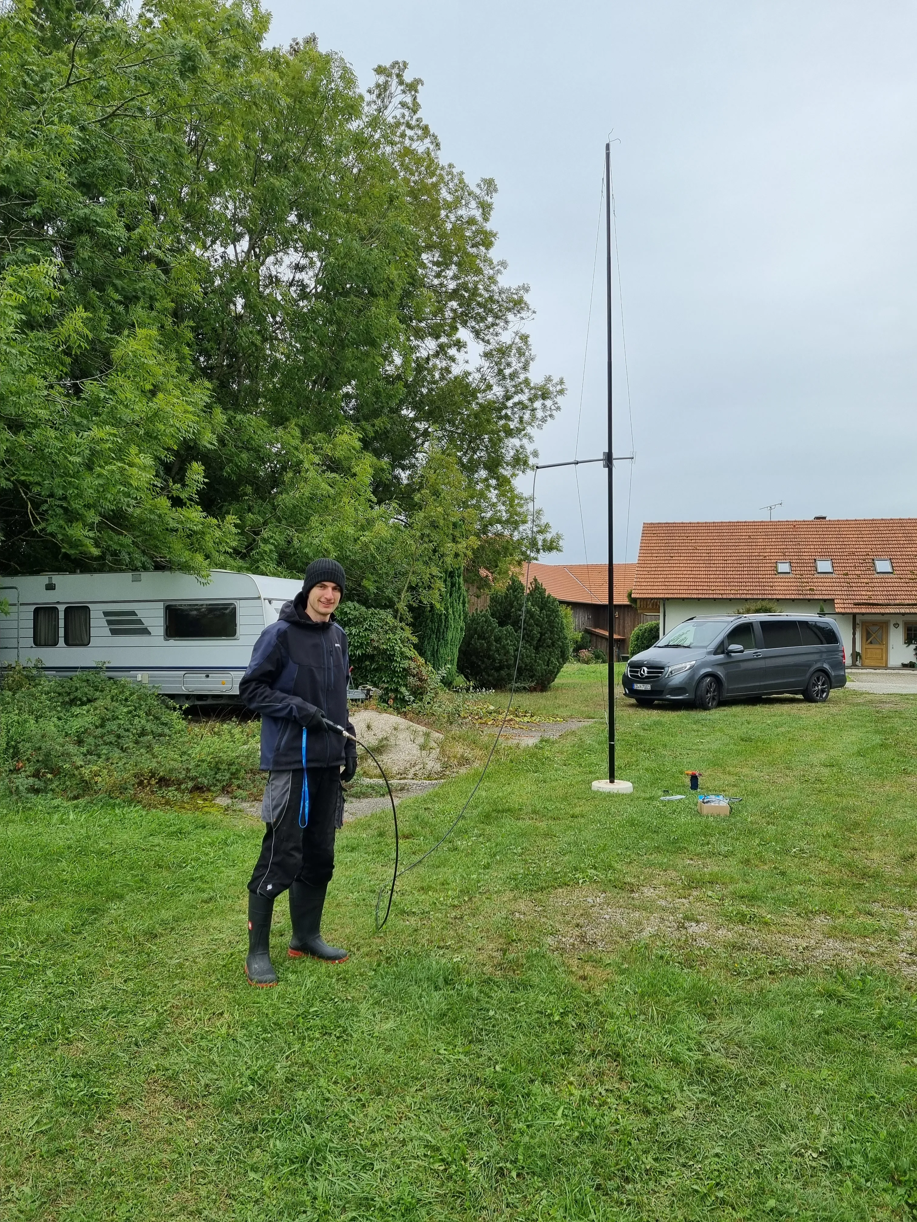 DJ4MX measuring the 10m VDA.jpg